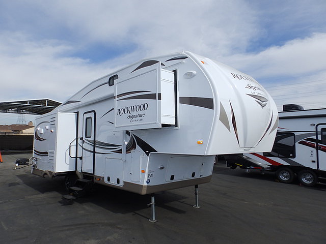 2015 Forest River Rockwood Signature Ultra Lite Photo