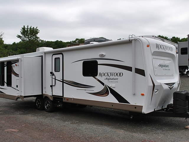 2015 Forest River Rockwood Signature Ultra Lite Photo