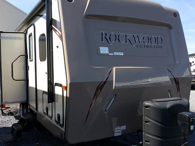 2015 Forest River Rockwood Ultra Lite Photo