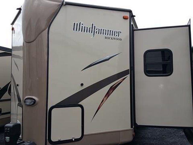 16 Forest River Rockwood Windjammer