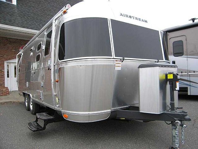 15 Airstream Flying Cloud