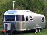 08 Airstream International