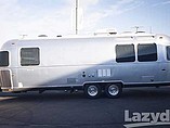 15 Airstream International Signature