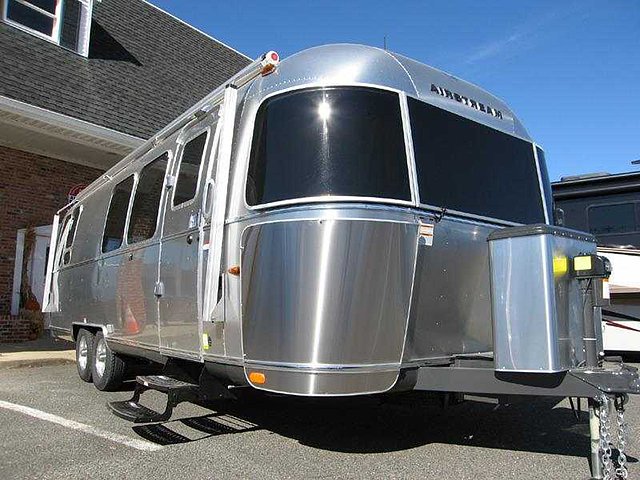 15 Airstream International Serenity