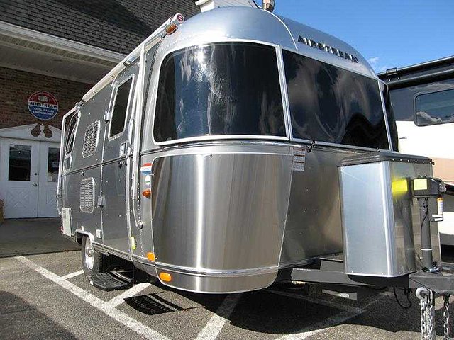 15 Airstream International Serenity