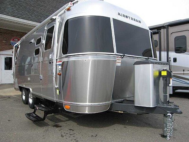 15 Airstream International Serenity