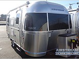 13 Airstream International Signature