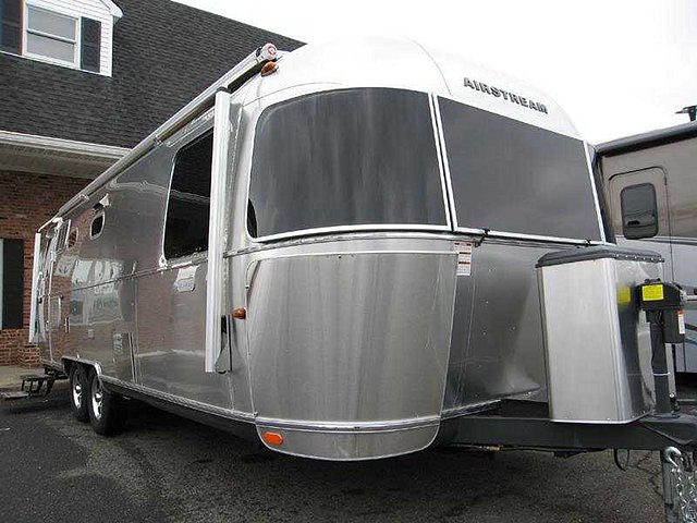 2015 Airstream Land Yacht Photo