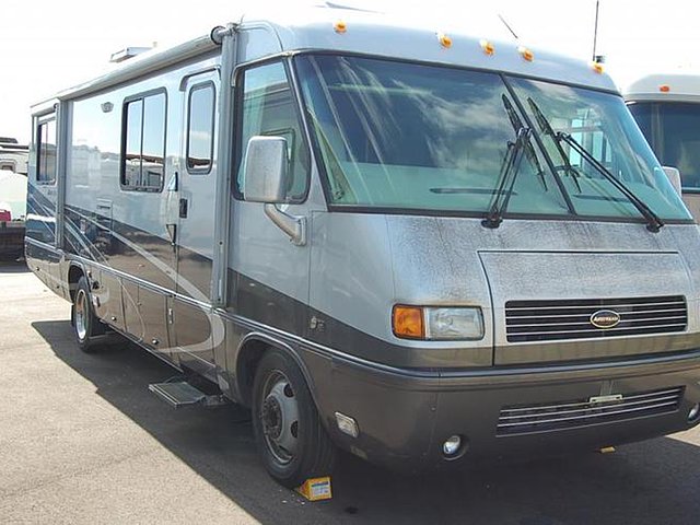 2005 Airstream Land Yacht Photo
