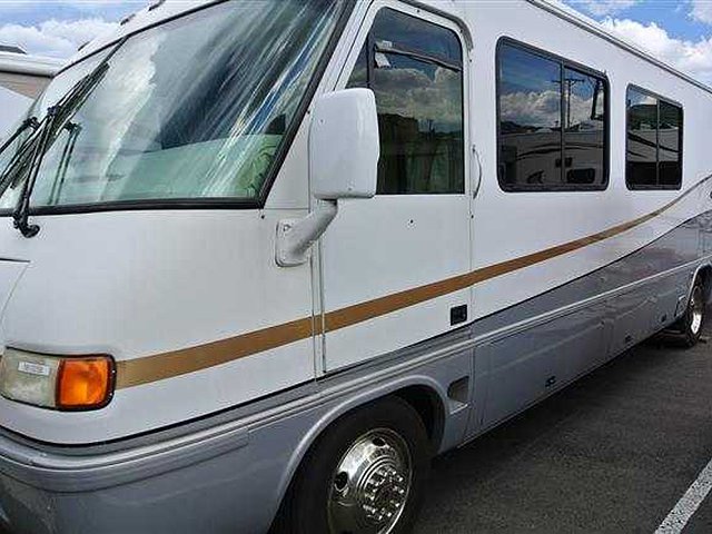 2004 Airstream Land Yacht Photo