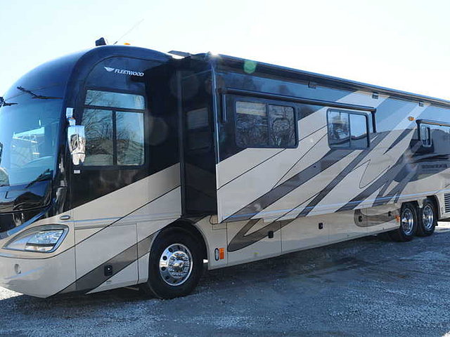 2008 American Coach American Revolution Photo