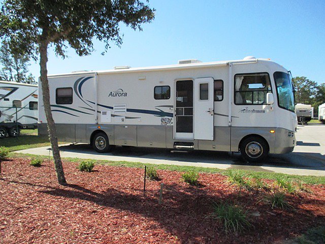 2001 Coachmen Aurora Photo