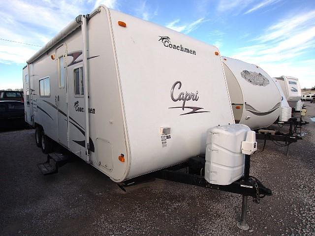 2006 Coachmen Capri Photo