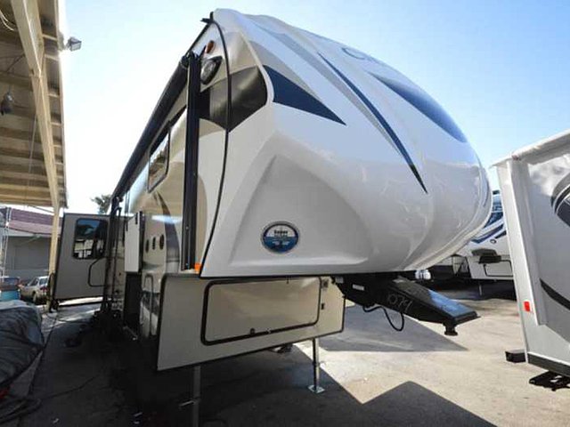 2015 Coachmen Chaparral Photo