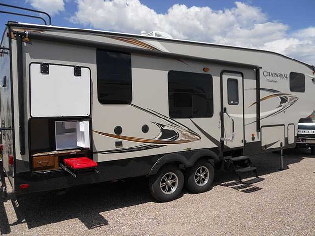 2015 Coachmen Chaparral Lite Photo