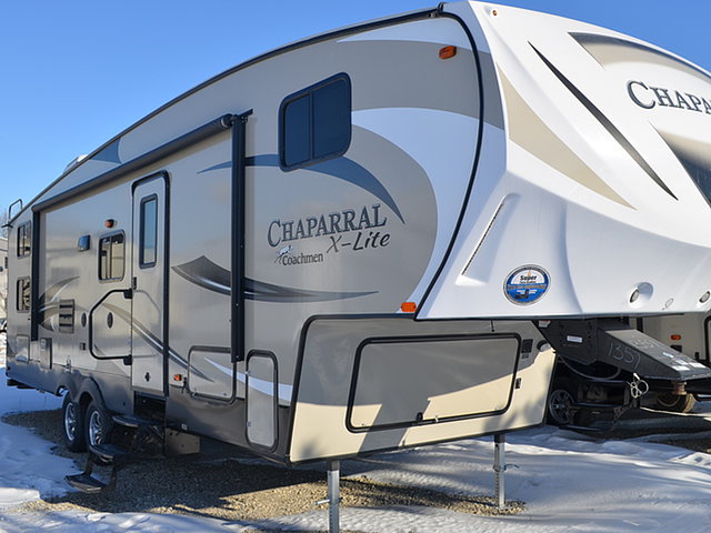 2015 Coachmen Chaparral Lite Photo