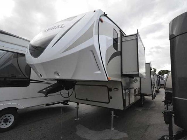 2015 Coachmen Chaparral Lite Photo
