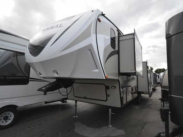 2015 Coachmen Chaparral Lite Photo