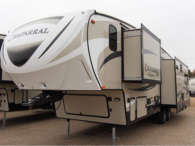 2015 Coachmen Chaparral Lite Photo