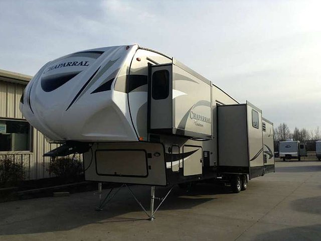 2015 Coachmen Chaparral Signature Photo