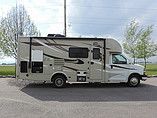 2015 Coachmen Concord Photo #9