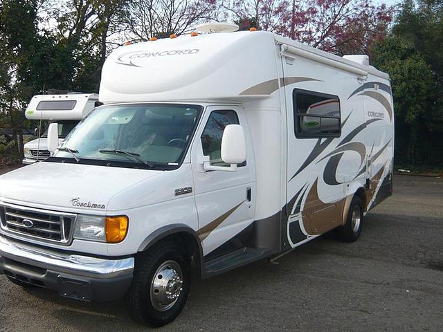 2007 Coachmen Concord Photo