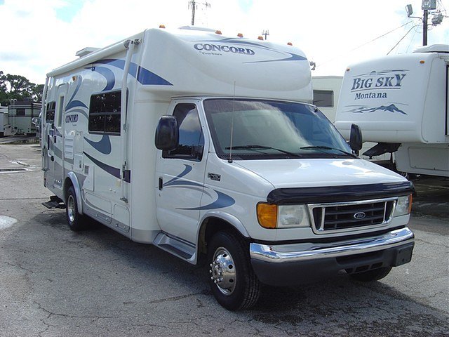 2006 Coachmen Concord Photo