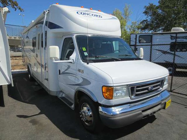 2005 Coachmen Concord Photo