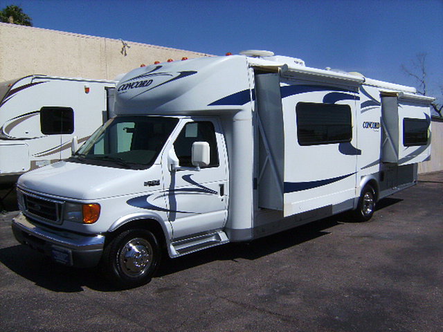 2005 Coachmen Concord Photo