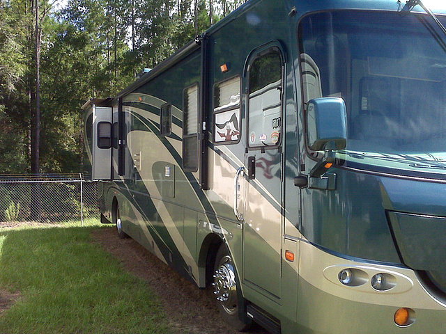 2006 Coachmen Cross Country SE Photo