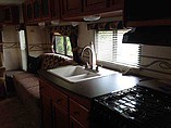 2011 Coachmen Freedom Express Photo #10