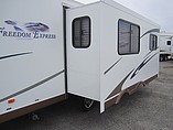 2011 Coachmen Freedom Express Photo #3