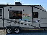 2015 Coachmen Freedom Express Photo #9