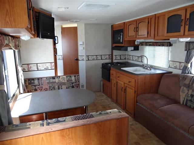 2011 Coachmen Freedom Photo