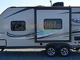 2016 Coachmen Freedom Express Photo #4