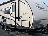 2016 Coachmen Freedom Express Photo #2