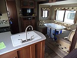2016 Coachmen Freedom Express Photo #9