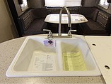2015 Coachmen Freedom Express Photo #26