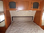 2011 Coachmen Freedom Express Photo #22