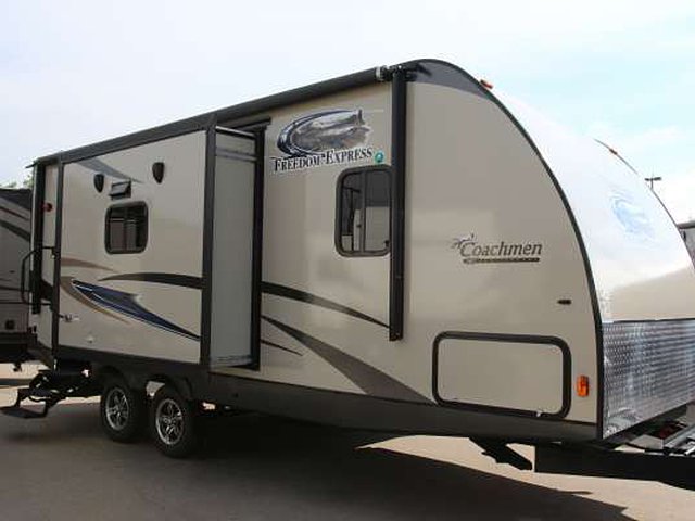 2015 Coachmen Freedom Express Photo
