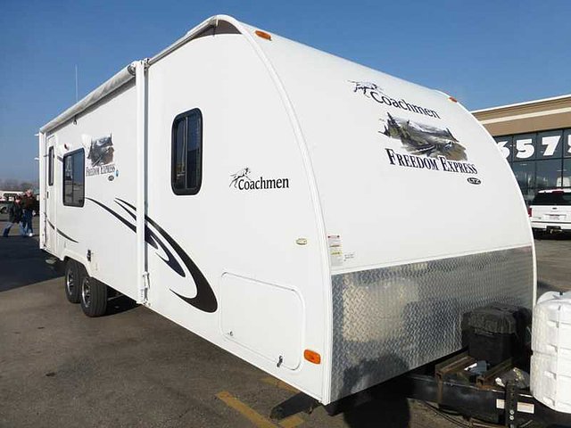 2011 Coachmen Freedom Express Photo