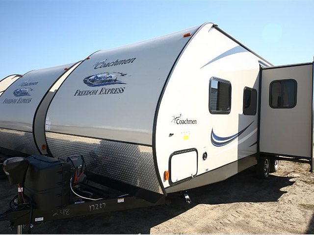 2015 Coachmen Freedom Express Photo