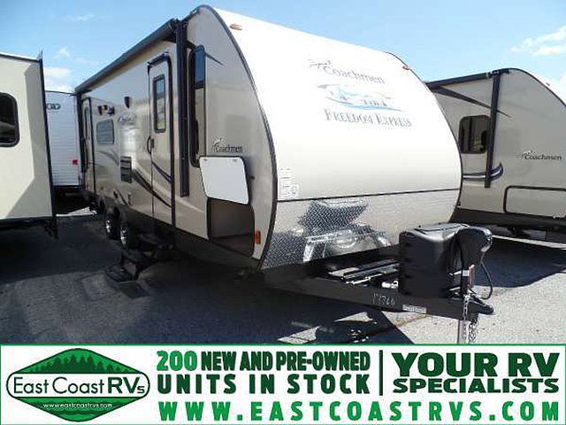 2015 Coachmen Freedom Express Photo