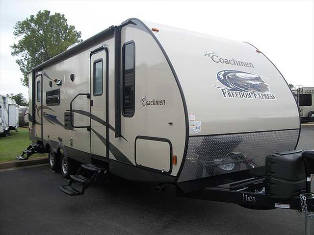 2015 Coachmen Freedom Express Photo