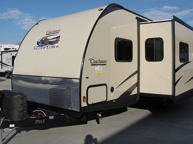2015 Coachmen Freedom Express Photo