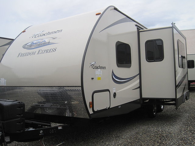 2015 Coachmen Freedom Express Photo