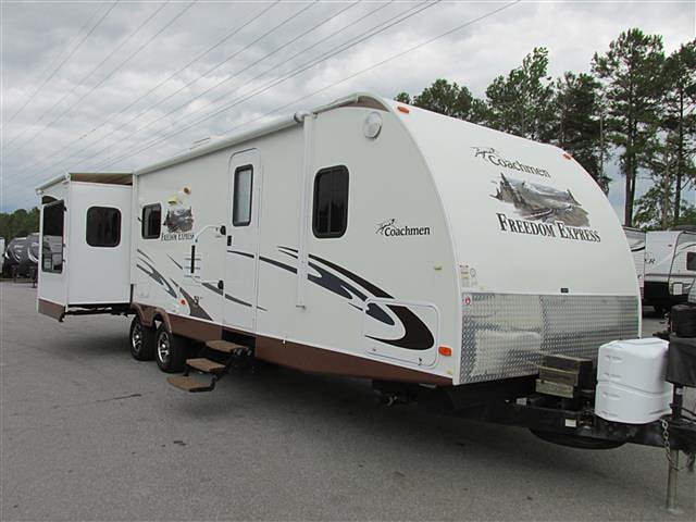 2011 Coachmen Freedom Express Photo