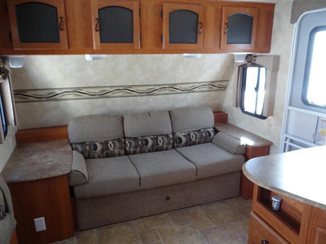 2012 Coachmen Freedom Express Photo