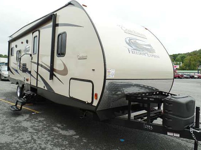 2015 Coachmen Freedom Express Photo