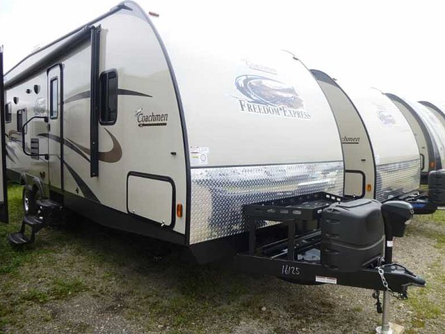 2015 Coachmen Freedom Express Photo